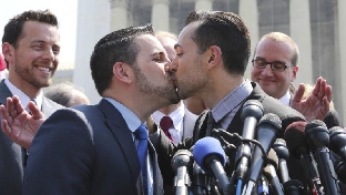 同性恋被迫结婚，是该结婚还是......