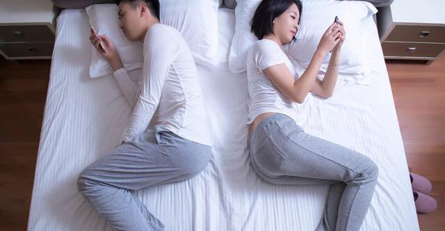 人与人之间建立信任，需要的是坦诚相待和遵守诺言