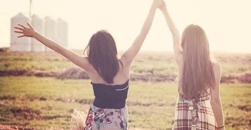 什么人值得去做真正的朋友，
什么人只适合做普通朋友。