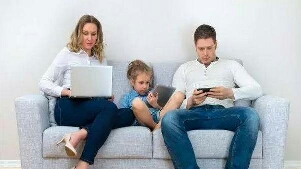 亲子 |“你再玩手机，我就给你没收了！”