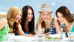 开心的人是否都是真的？