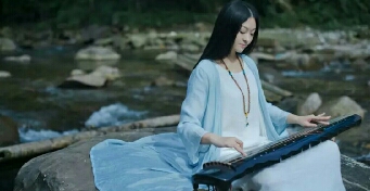 不属于我的雨伞，我宁愿淋雨走路