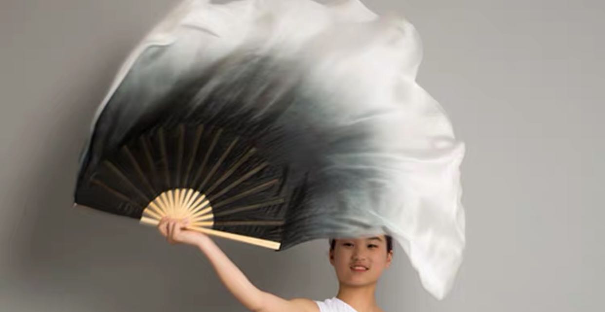 坠入情网的，谁不是一见钟情？