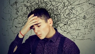 一位男性朋友找我倾诉他失眠了，怎么办？