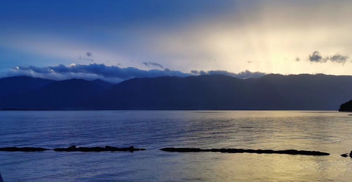 在感情中太粘人怎么办？