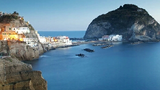 重感情的人就成不了大事吗？