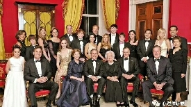 一个精神分裂症的患者既是整个家族业力的承担者，也是挽救者