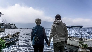 疫情期间亲情更需要陪伴
万爱千恩百苦，疼我孰知父母