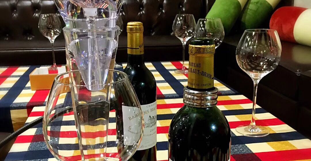 向生活举杯