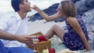 老婆和妈妈吵架帮哪边