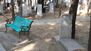 法律都是人定的，东西是死的，人是活的